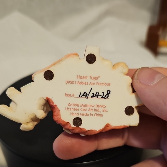 VTG - Heart Tugs Figurine - Babies Are Precious. - Picture 2 of 5